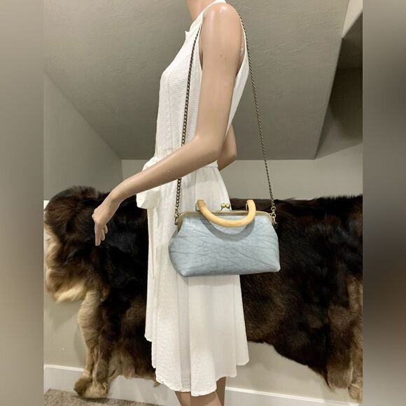 Handmade Genuine Embossed Cowhide, Wood Handle Kiss-lock Satchel Bag - Picture 4 of 14